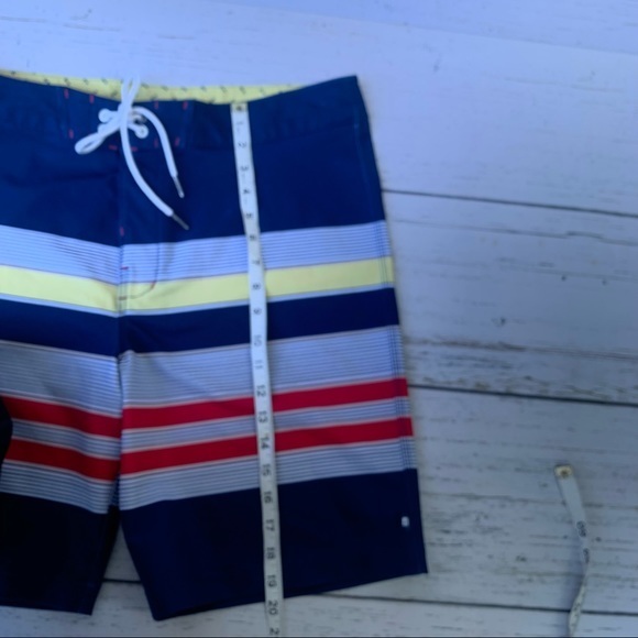 Sperry brand Board and Swim trunks, Size 36 Nautical colors/styling, li… - Picture 10 of 10